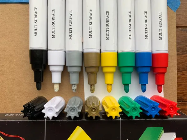 The 8 colors with their nibs.